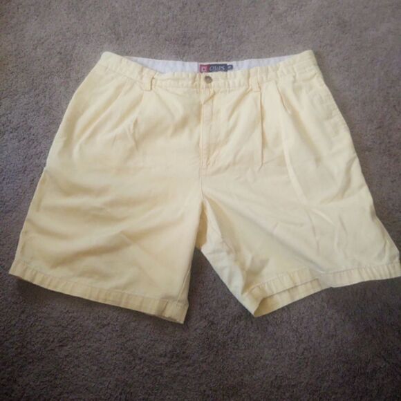 Chaps Pleated Men's Yellow Chino Shorts Size 38 PRE-OWNED - Picture 1 of 5
